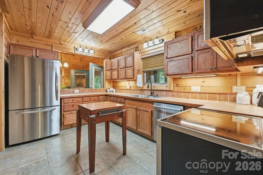 1026 High Top Mountain Road Whittier NC 28789