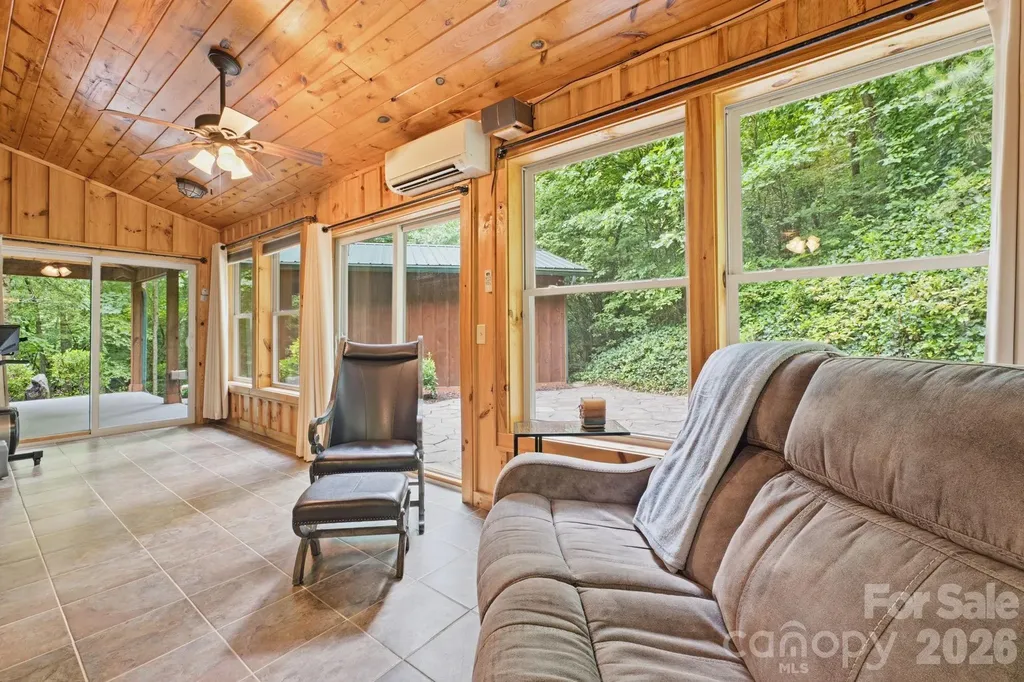 1026 High Top Mountain Road Whittier NC 28789