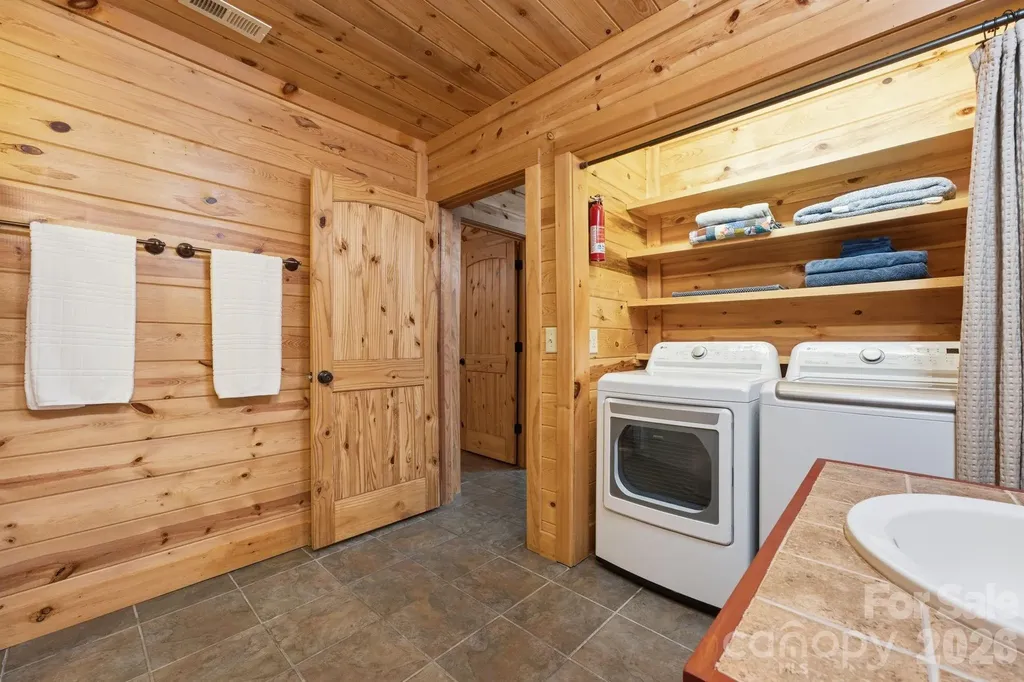 1026 High Top Mountain Road Whittier NC 28789