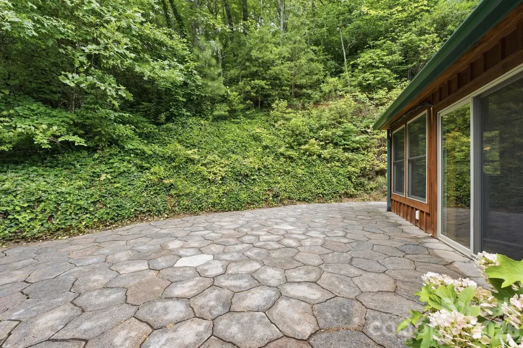 1026 High Top Mountain Road Whittier NC 28789