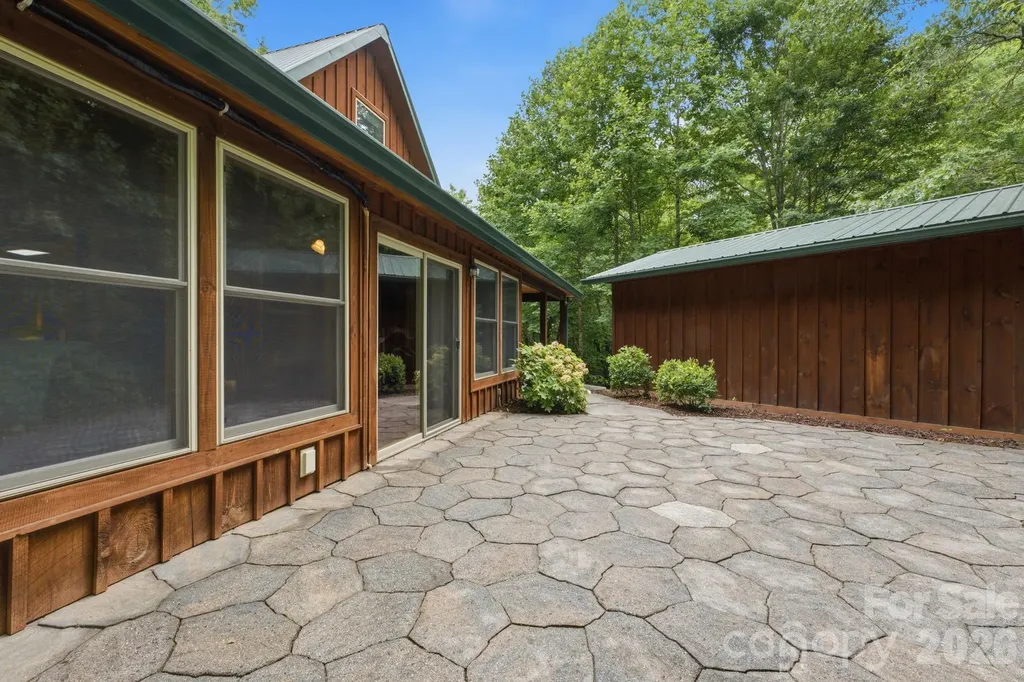 1026 High Top Mountain Road Whittier NC 28789
