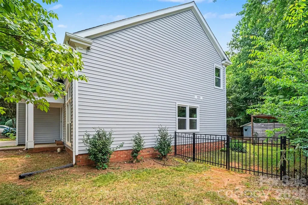 2213 Century Oaks Lane Charlotte NC 28262