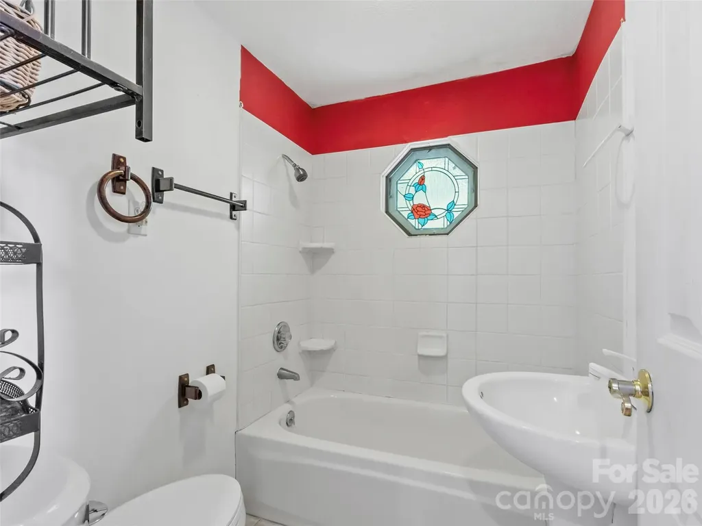 30 Clover Lane Burnsville NC 28714