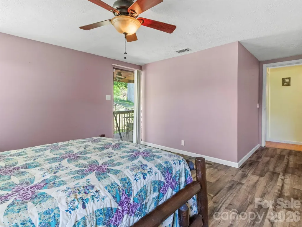 30 Clover Lane Burnsville NC 28714