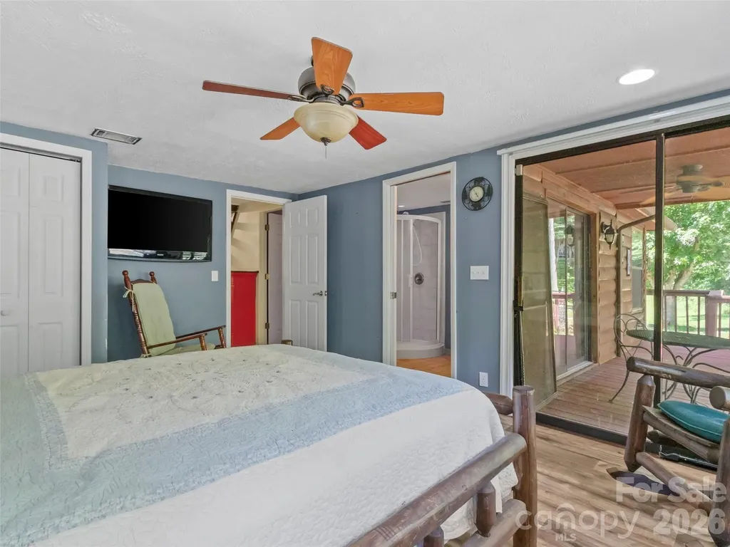 30 Clover Lane Burnsville NC 28714