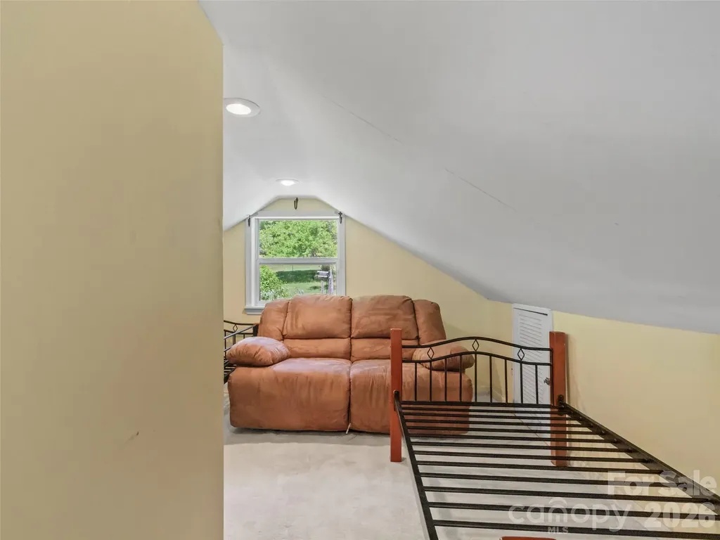 30 Clover Lane Burnsville NC 28714