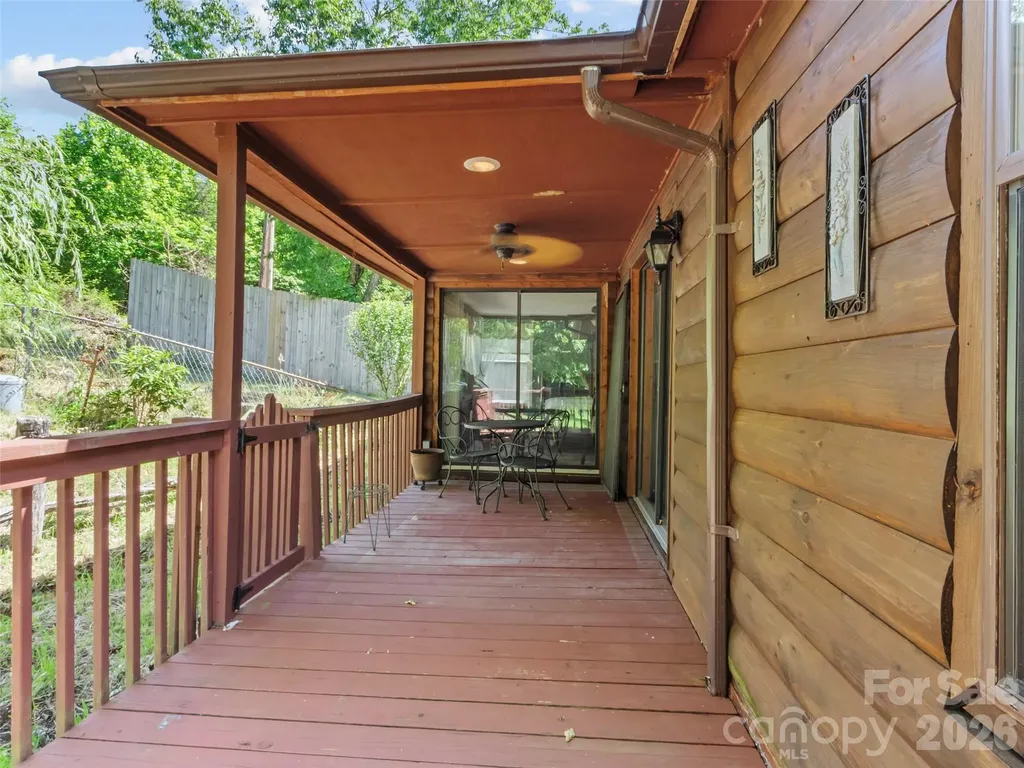 30 Clover Lane Burnsville NC 28714