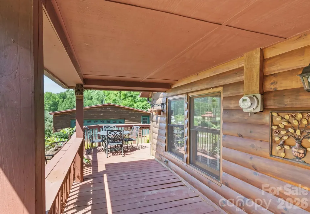 30 Clover Lane Burnsville NC 28714