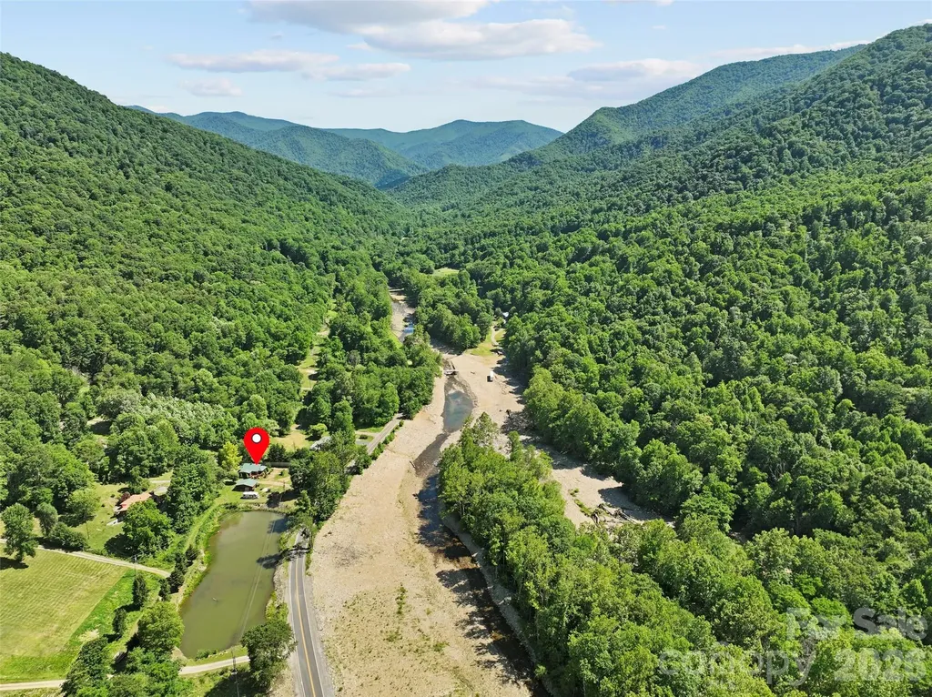 30 Clover Lane Burnsville NC 28714