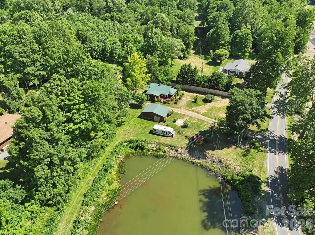 30 Clover Lane Burnsville NC 28714