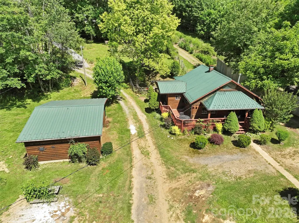 30 Clover Lane Burnsville NC 28714