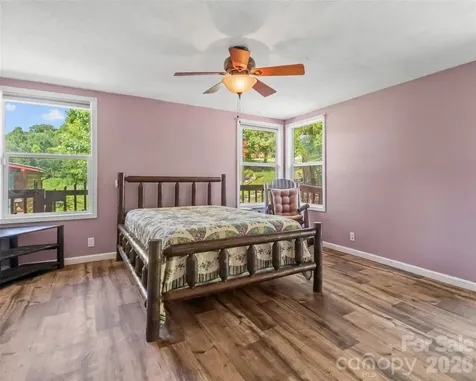 30 Clover Lane Burnsville NC 28714