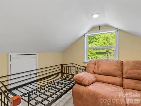30 Clover Lane Burnsville NC 28714