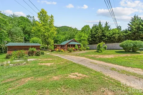 30 Clover Lane Burnsville NC 28714