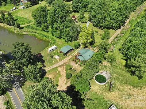 30 Clover Lane Burnsville NC 28714