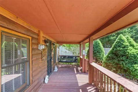30 Clover Lane Burnsville NC 28714