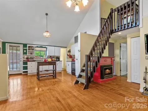 30 Clover Lane Burnsville NC 28714