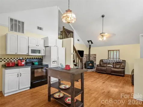 30 Clover Lane Burnsville NC 28714