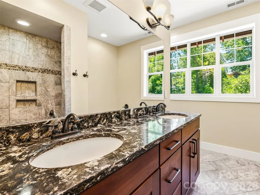 25 Shady Park Lane Asheville NC 28804