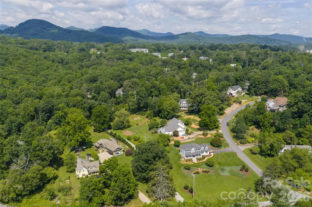 10 Lark Hill Drive Arden NC 28704
