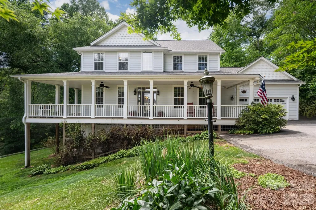 10 Lark Hill Drive Arden NC 28704