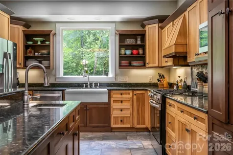 10 Lark Hill Drive Arden NC 28704