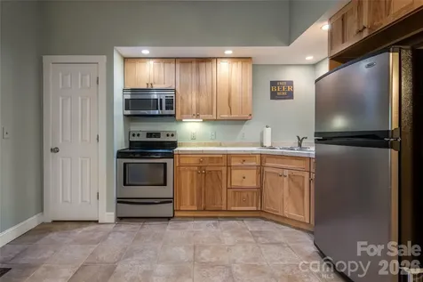 10 Lark Hill Drive Arden NC 28704