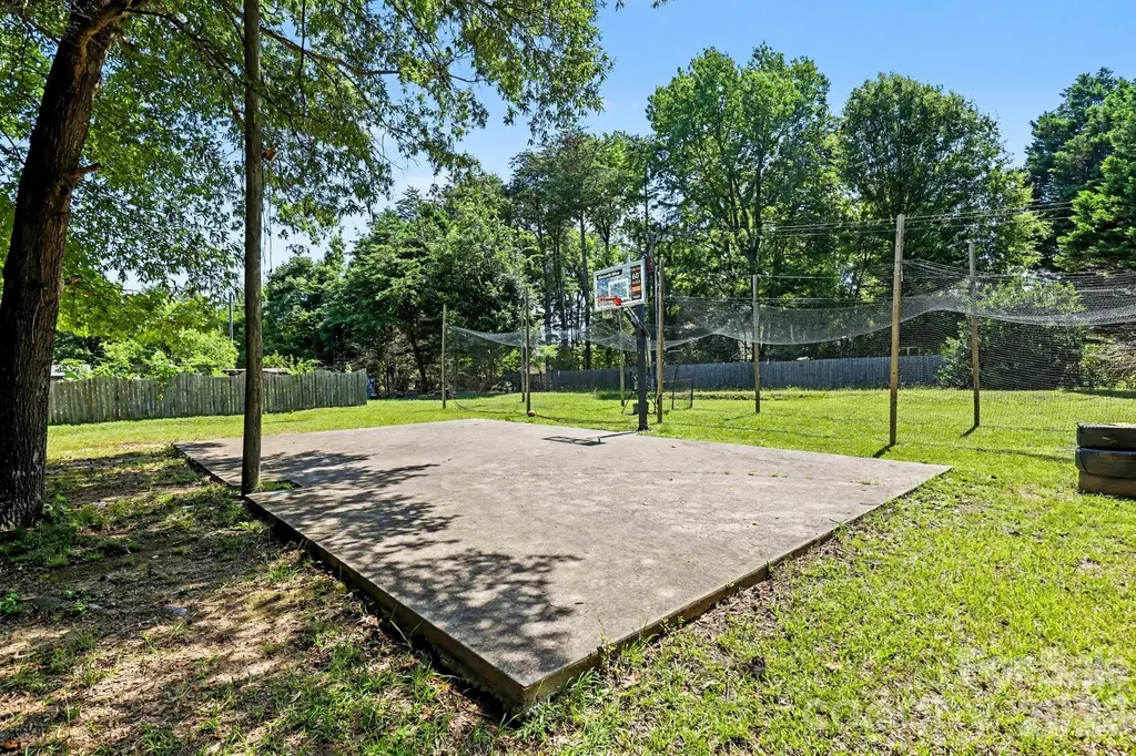 10130 Fairlea Drive Charlotte NC 28269