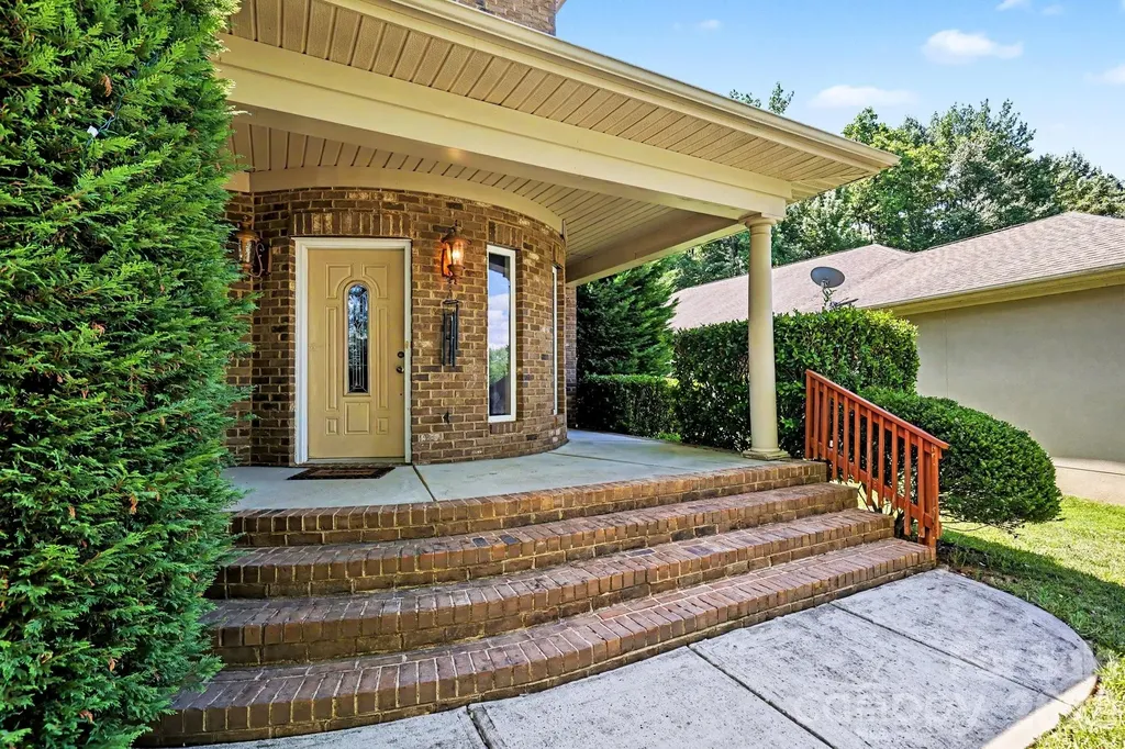 10130 Fairlea Drive Charlotte NC 28269