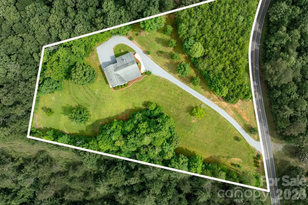 1697 Windswept Ridge Marshall NC 28753