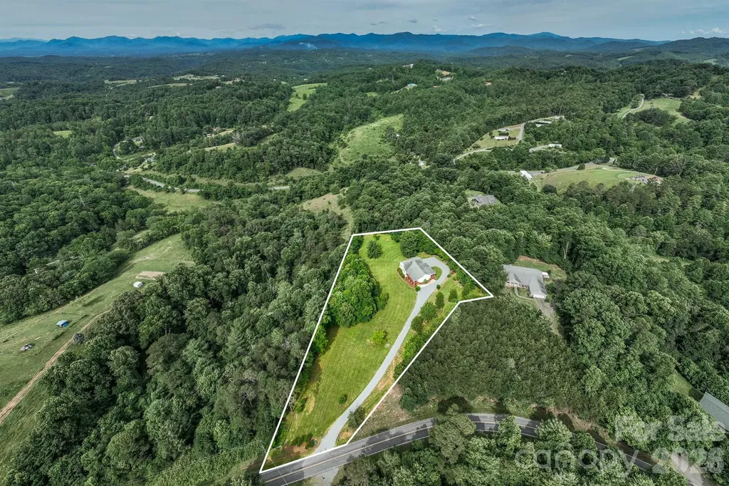 1697 Windswept Ridge Marshall NC 28753