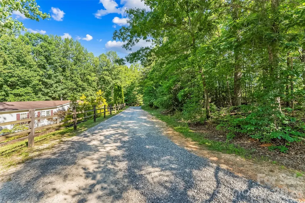 2229 Old Highway 10 Highway Nebo NC 28761
