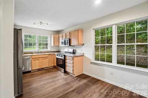 124 Karla Circle Hendersonville NC 28739