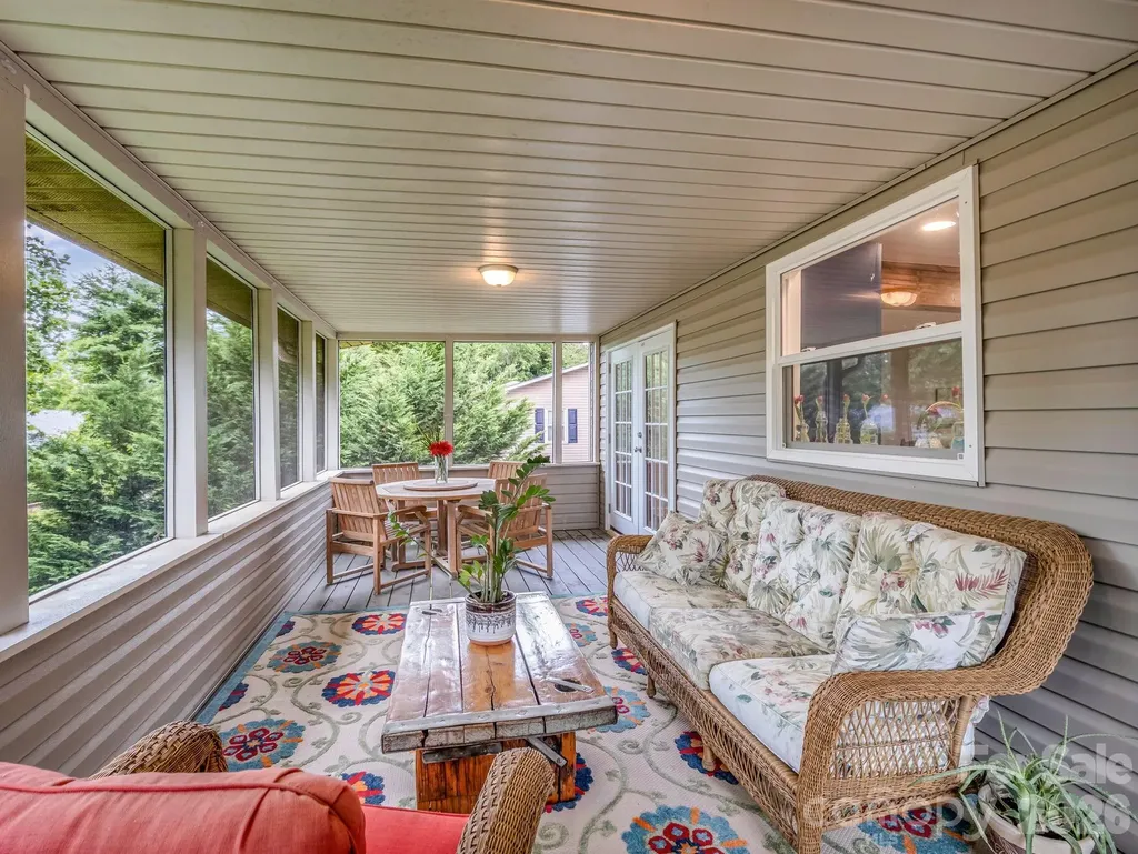 59 Underhill Road Hendersonville NC 28792