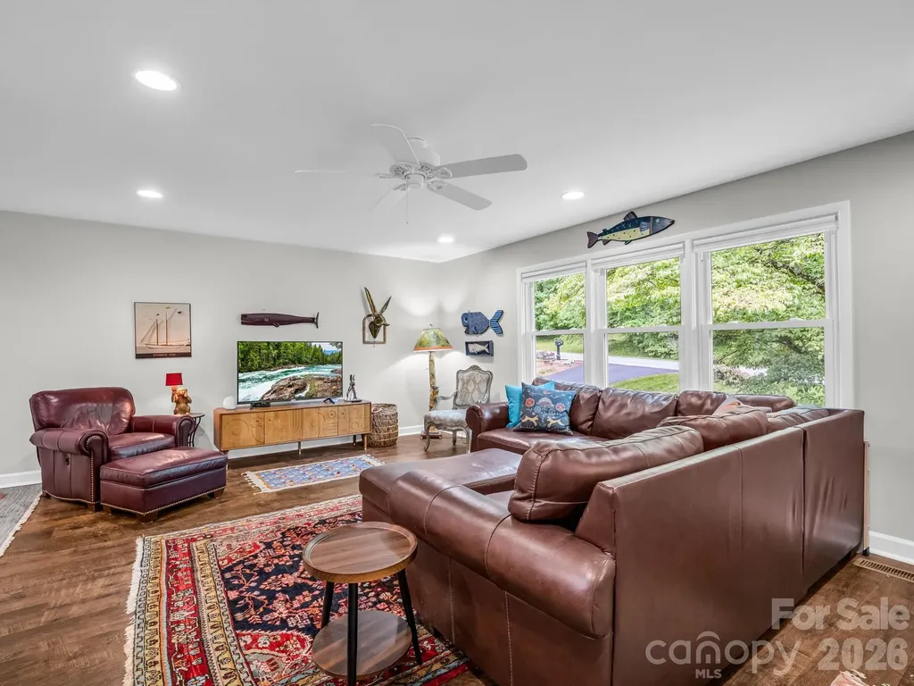 59 Underhill Road Hendersonville NC 28792