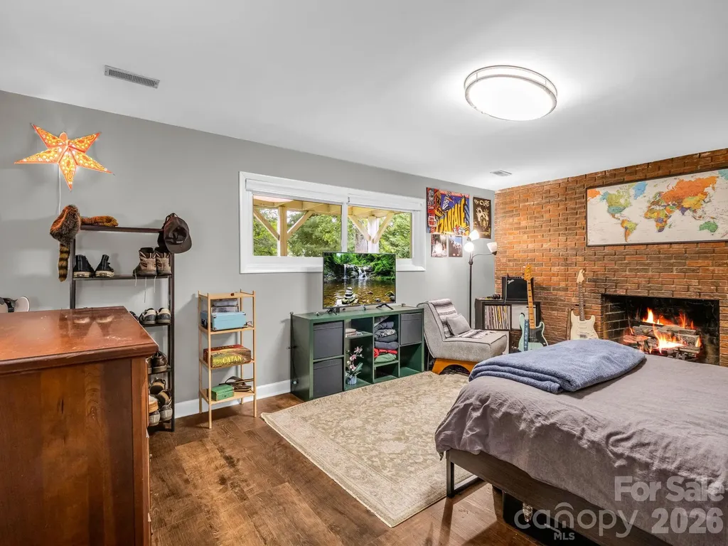 59 Underhill Road Hendersonville NC 28792