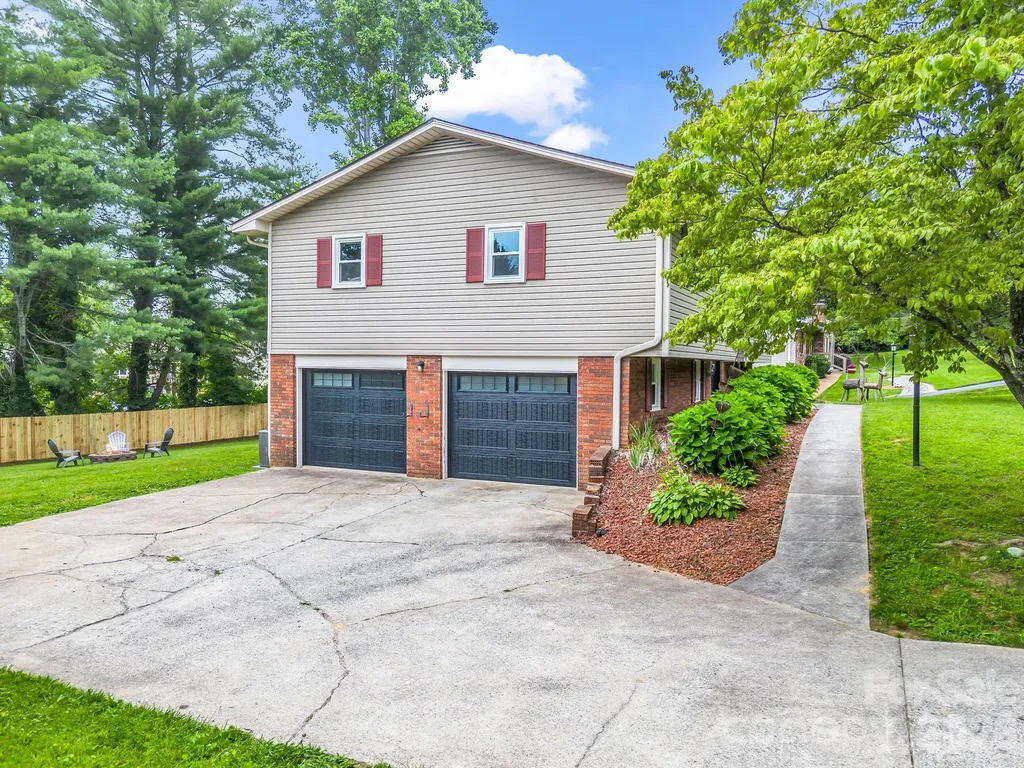 59 Underhill Road Hendersonville NC 28792