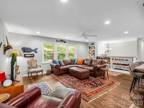 59 Underhill Road Hendersonville NC 28792