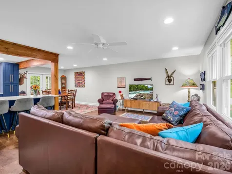 59 Underhill Road Hendersonville NC 28792