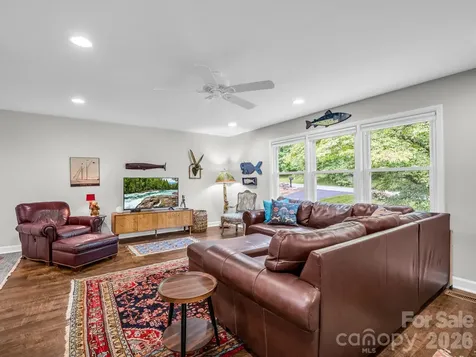 59 Underhill Road Hendersonville NC 28792
