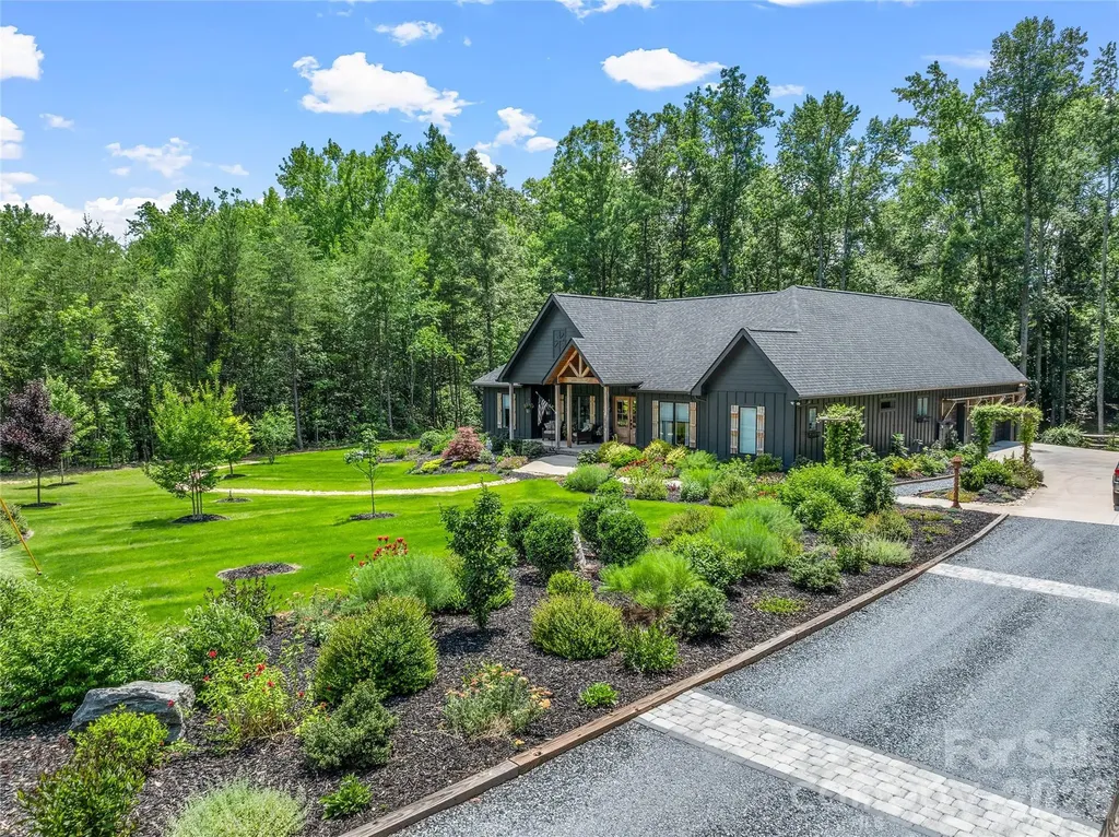 1844 Golf Course Road Columbus NC 28722