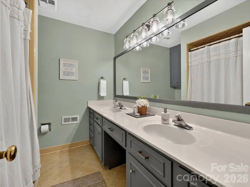 2542 Little Cove Road Charlotte NC 28270