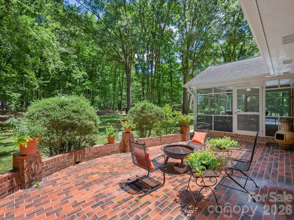 2542 Little Cove Road Charlotte NC 28270