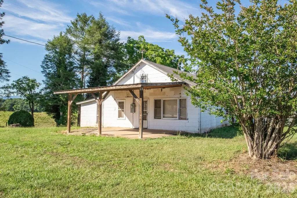 1779 Round Hill Church Road Traphill NC 28685