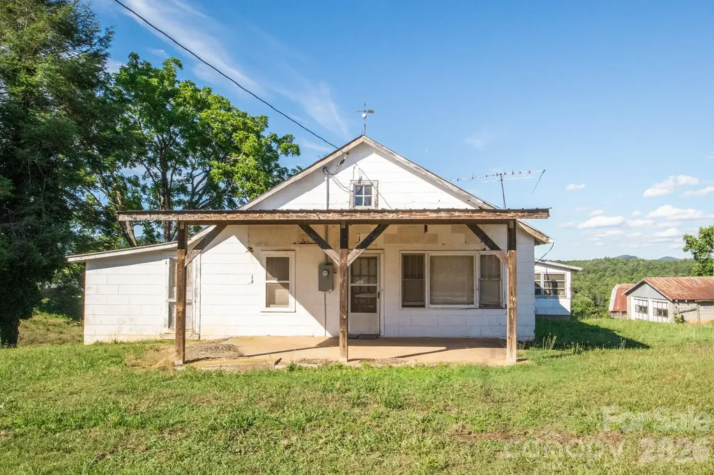 1779 Round Hill Church Road Traphill NC 28685