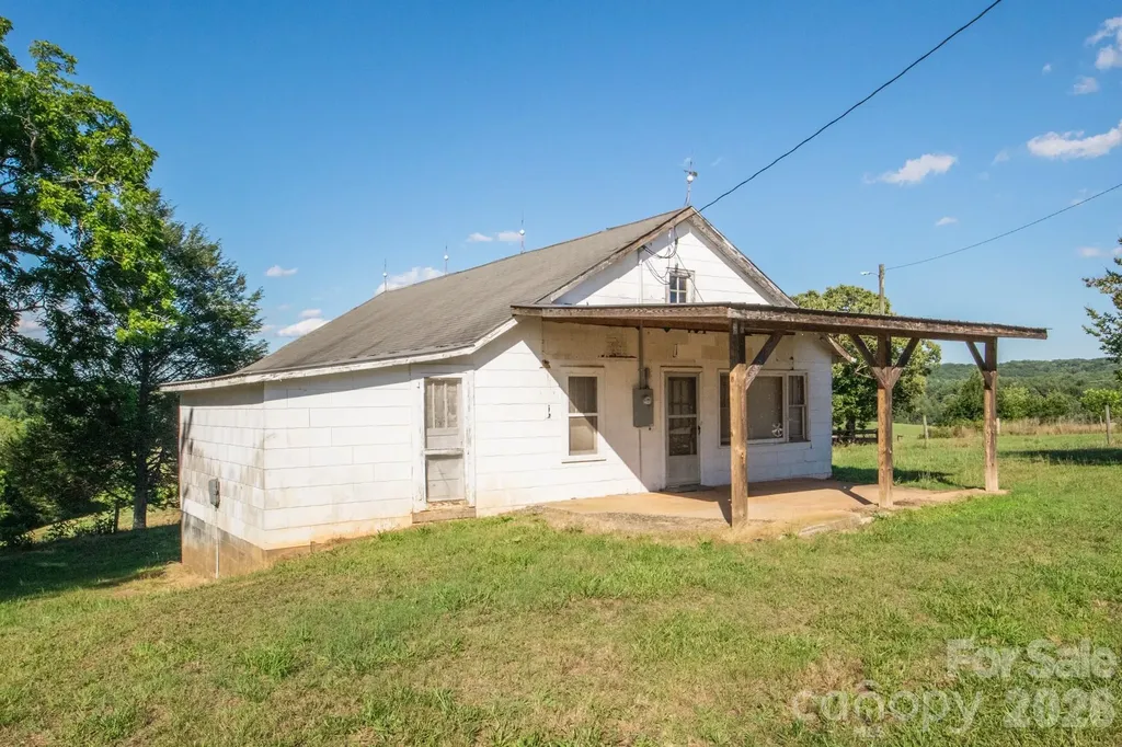 1779 Round Hill Church Road Traphill NC 28685