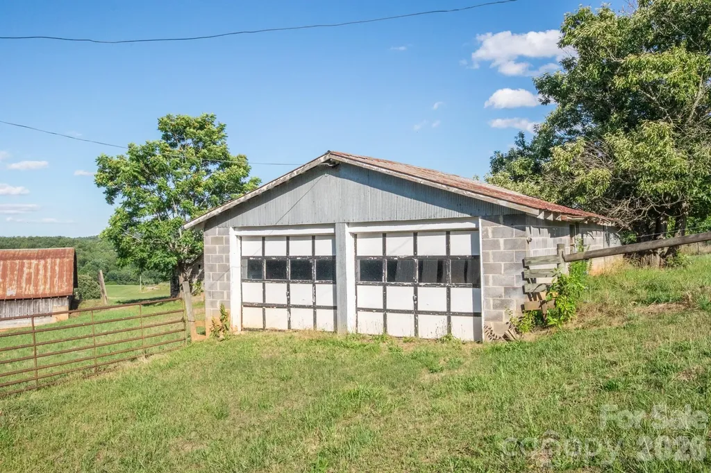 1779 Round Hill Church Road Traphill NC 28685