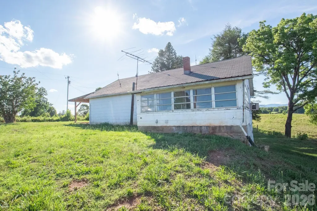 1779 Round Hill Church Road Traphill NC 28685