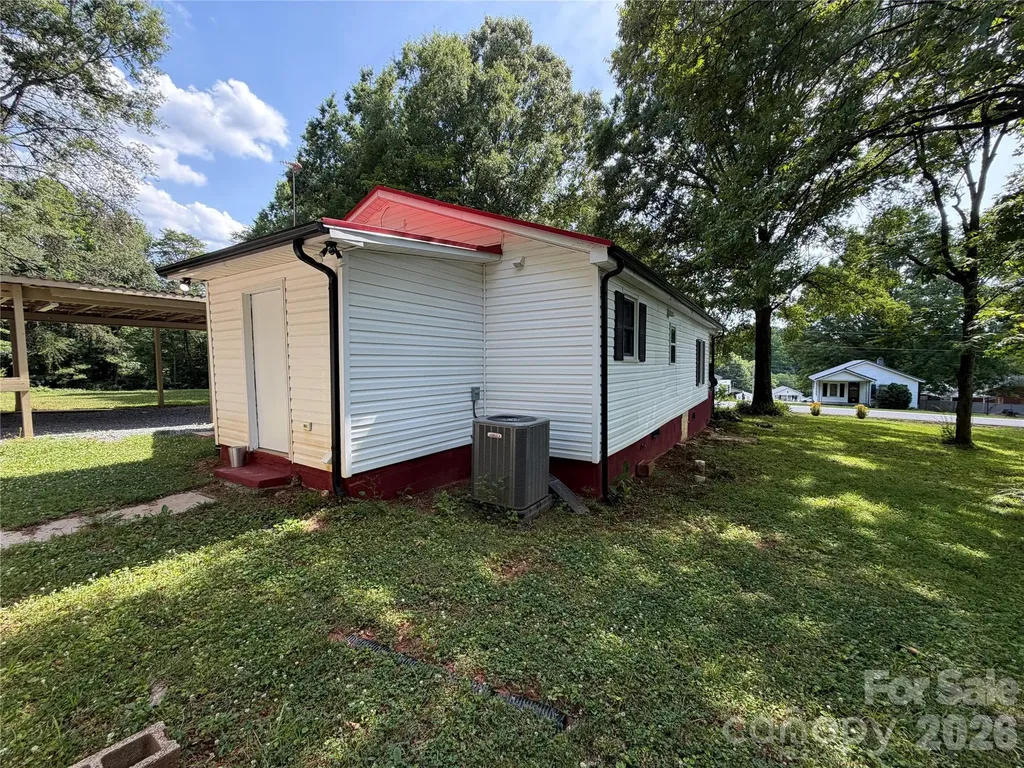 55 S Hildebran Avenue Newton NC 28658