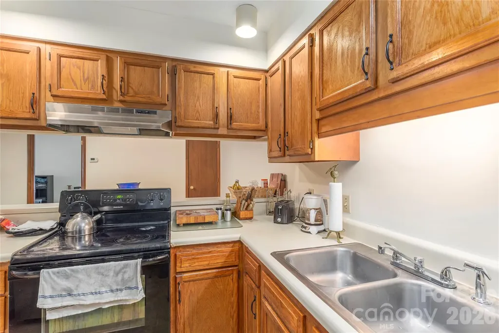 33 Ravencroft Lane Asheville NC 28803